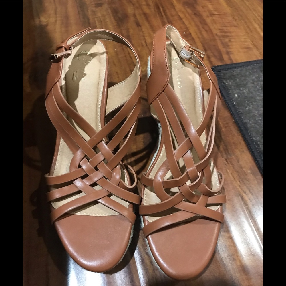 Size 8 platforms